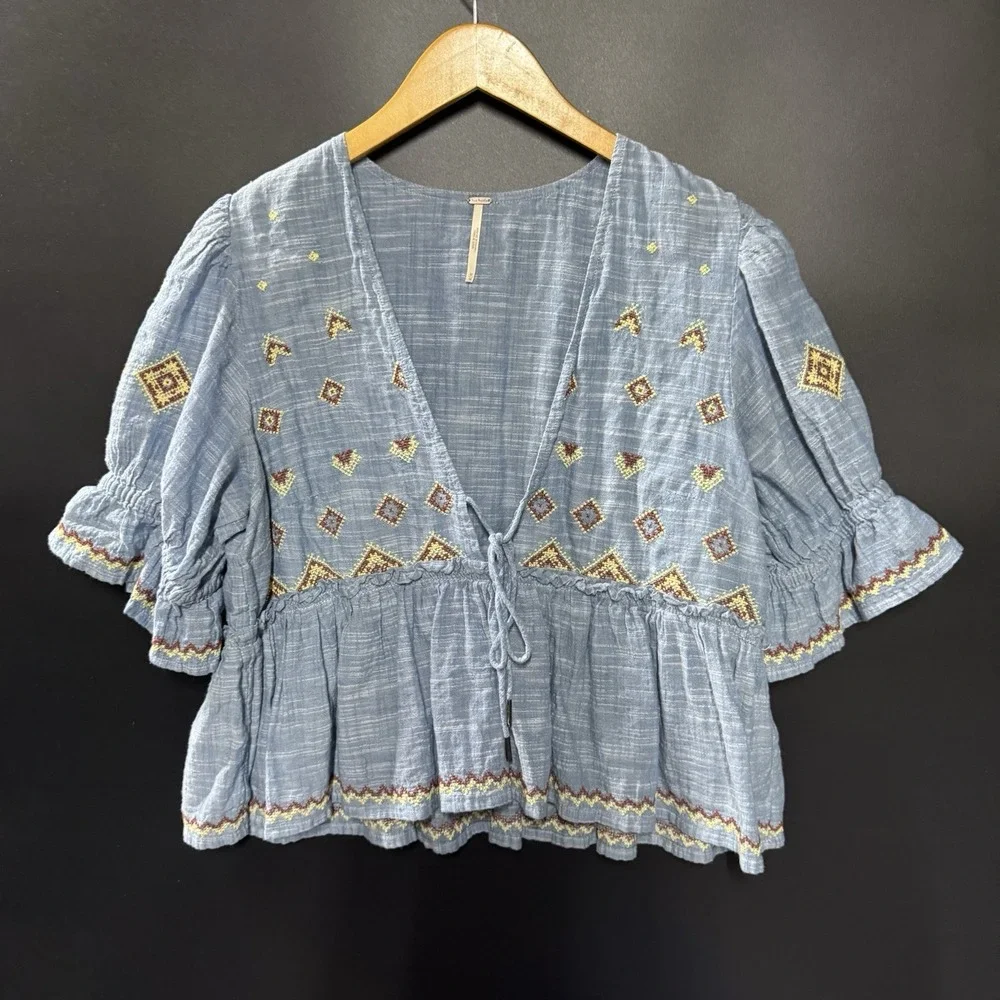 FREE PEOPLE Tallulah Womens Chambray Top Medium Blue Embroidered Ruffle Hem Boho